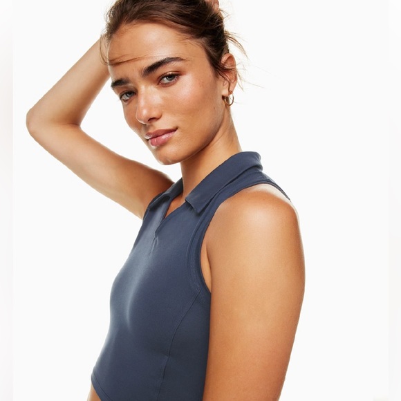 Aritzia TNA Outlast V-neck Polo Cropped Tank Top in Dark Navy - Picture 2 of 8